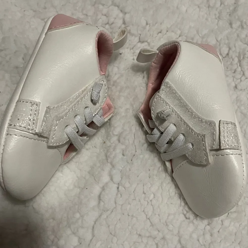Carter's girls White Baby Soft Sole Shoes First Walker laced Sneakers 6-12 month